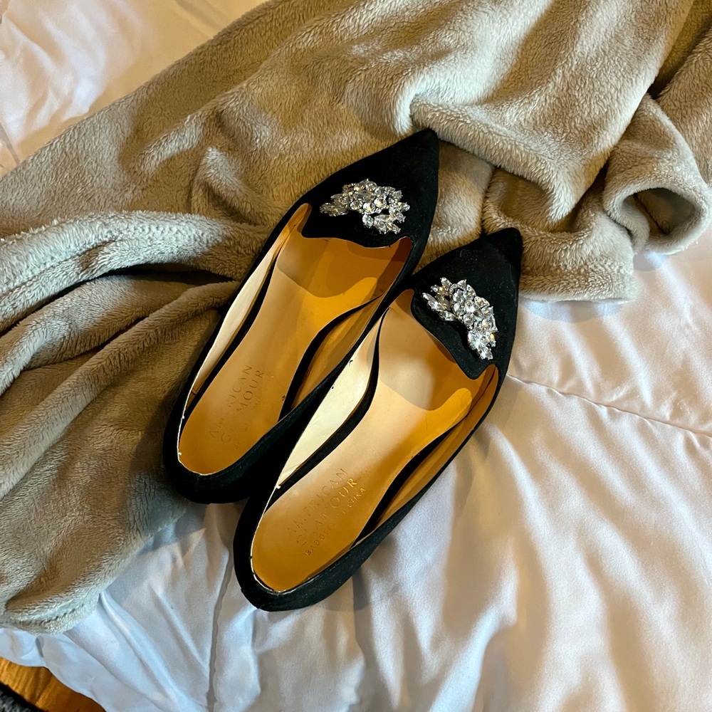 EUC. Badgley Mischka American Glamour Jeweled Flats.